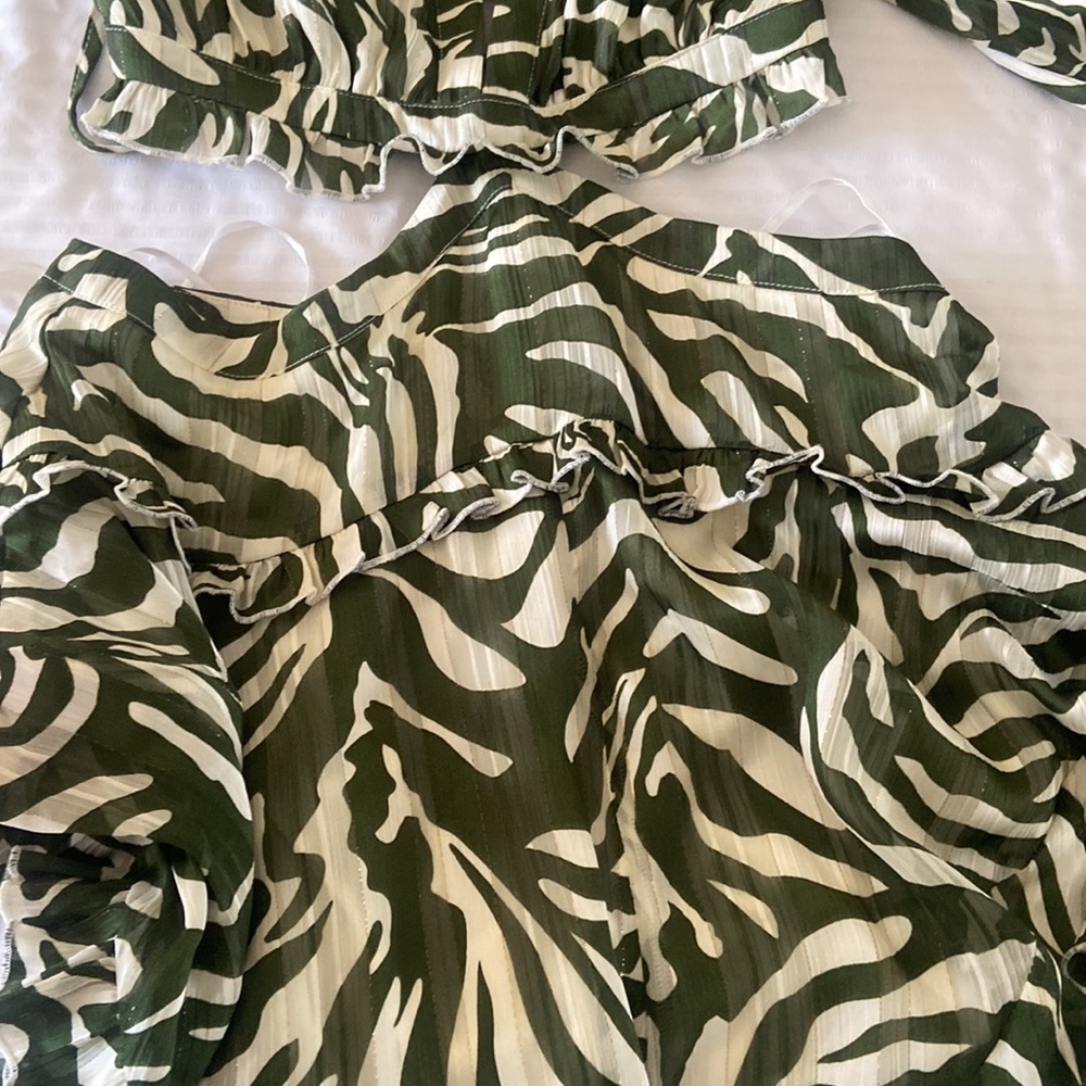 Green romper - Picture 5 of 6